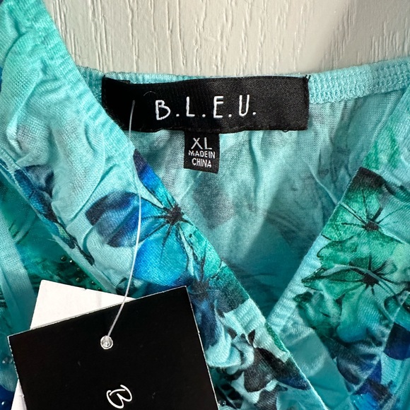 NWT Tank B.L.E.U with sparkle accent on front. XL - Picture 3 of 7